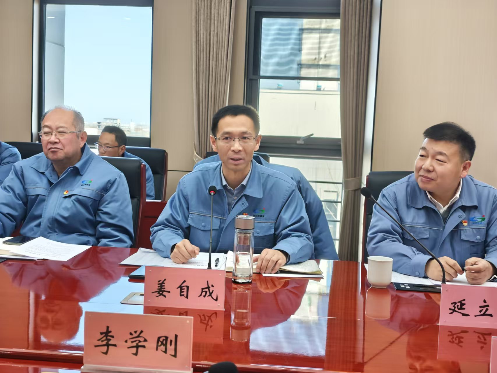 公司召开安全生产专题会暨中层干部大会